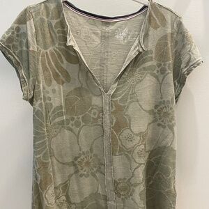 Anthropologie Top S PILCRO T-Shirt SPLICED NECK TEE Green Camo Camouflage